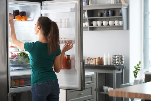 Procure uma geladeira econômica para completar a sua cozinha moderna.