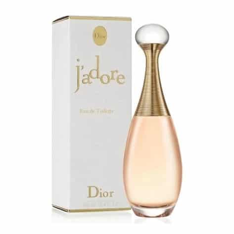 O perfume J'adore é um clássico e faz sucesso entre as mulheres mais elegantes.