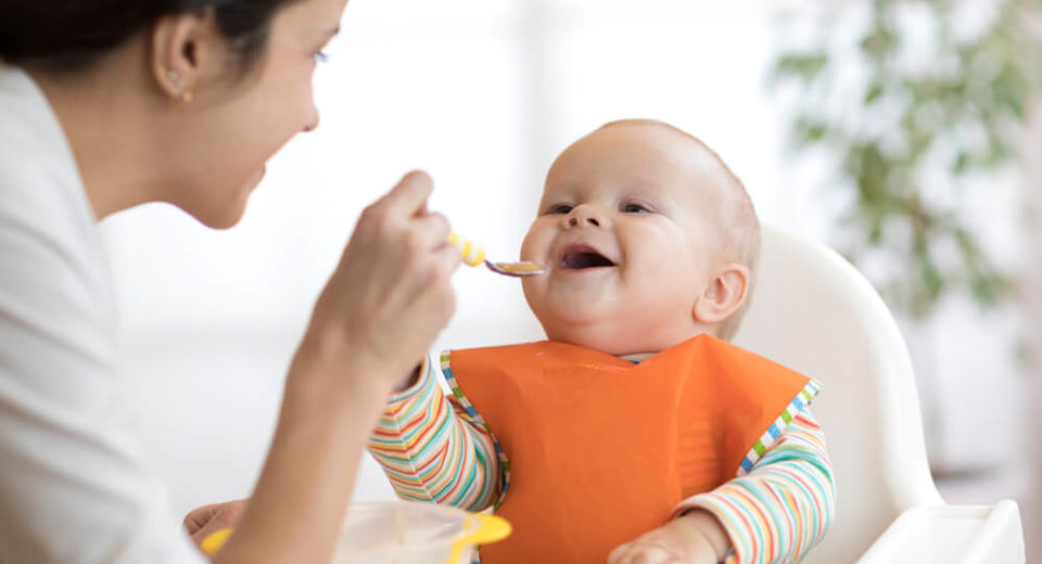 Escolher cadeira de alimentação bebês