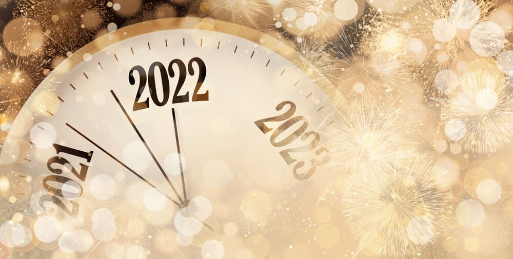 Relógio marcando os anos e se aproximando de 2022.