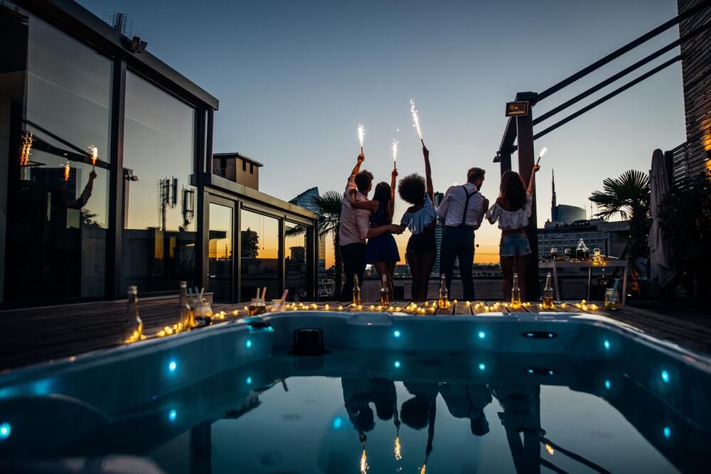 Decoração de ano novo na piscina