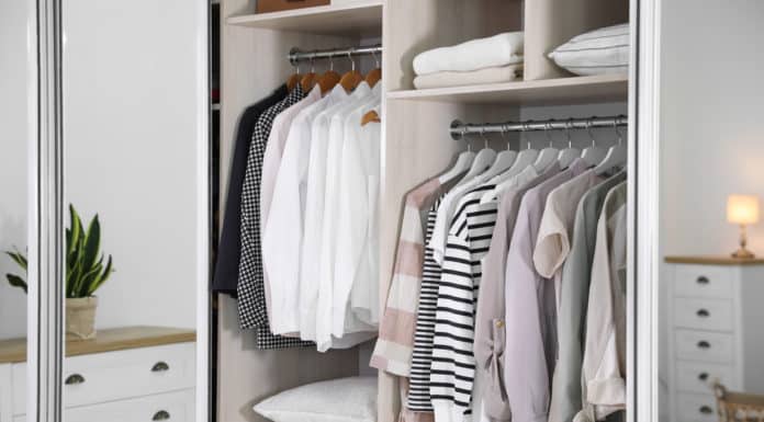 Siga a leitura no Blog Zema e descubra como organizar guarda-roupa pequeno
