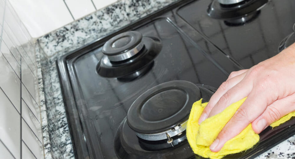 Como limpar fogão cooktop de maneira fácil e prática sem estragar