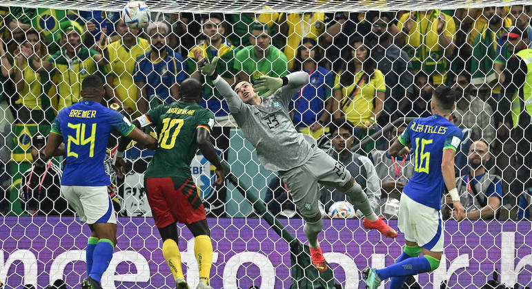 Brasil perde nos acréscimos contra Camarões