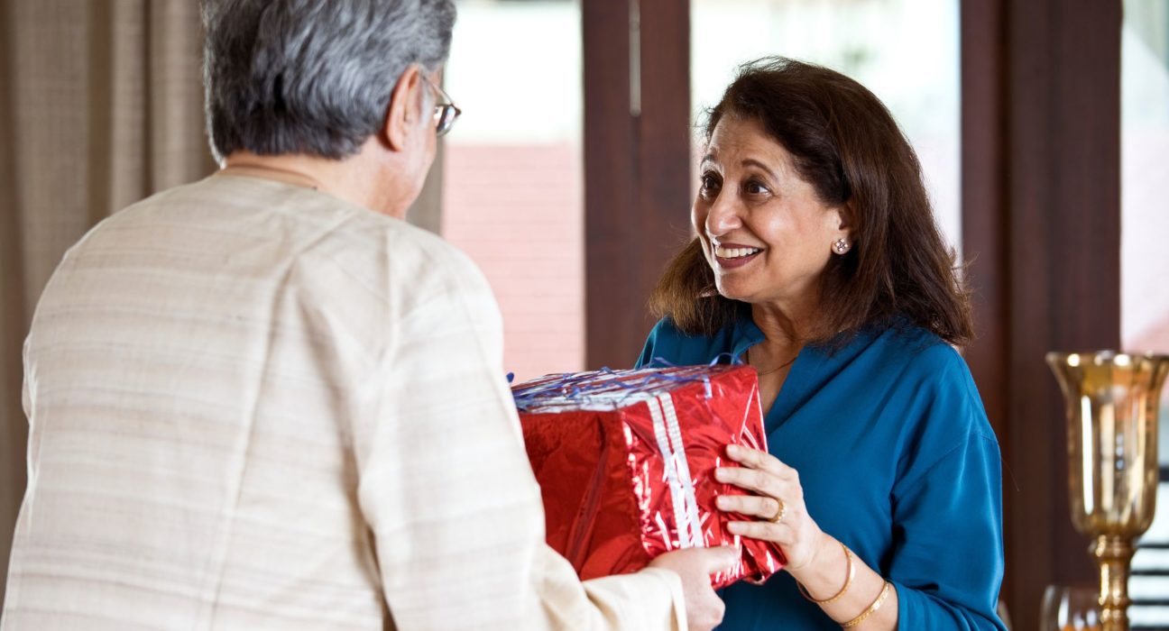 Cansou de ouvir reclamação ou não acertar ou sem ideia de presente para esposa? Trouxemos sugestões que ela vai amar e se sentir querida.