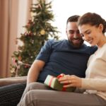 Ideia de presente para esposa: veja como acertar no carinho em datas especiais